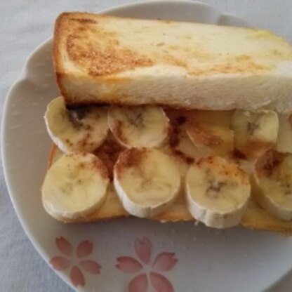 おはようございます
シナモンの薫りが漂いました
マヨネーズの酸味 レモン汁のさっぱり感 甘いバナナで朝から満足の朝食をいただきました
美味しかったです